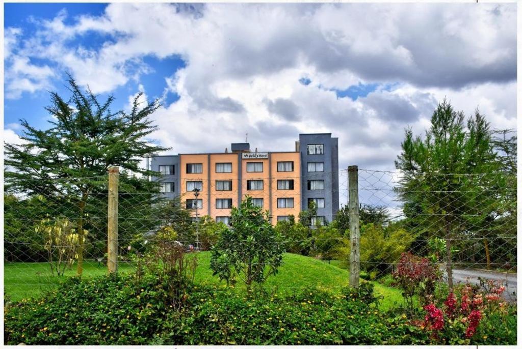 Peaks Hotel Нанюки Екстериор снимка